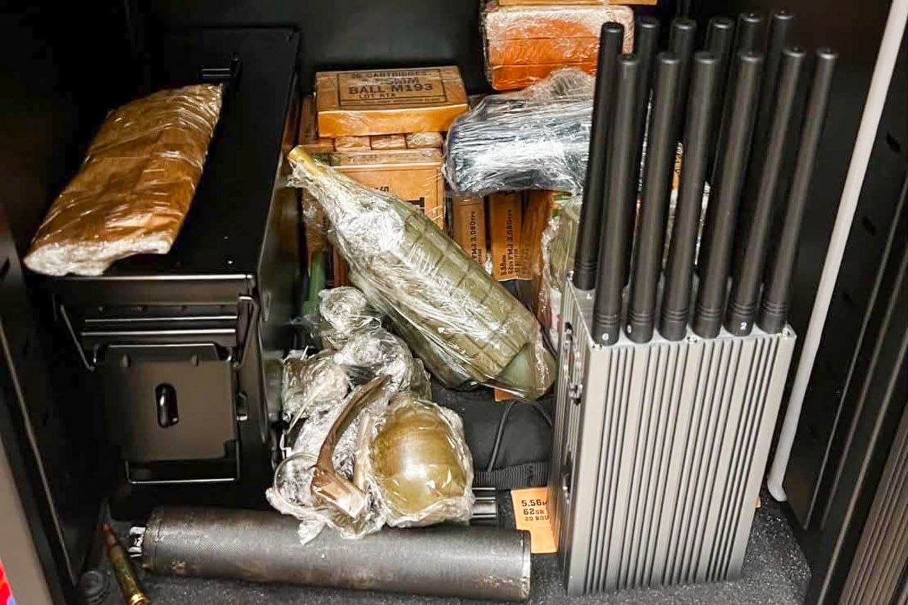 柬埔寨 警方发现C4炸药紧急疏散居民!中国男子车祸后牵出军火库,手机内惊现实弹训练视频