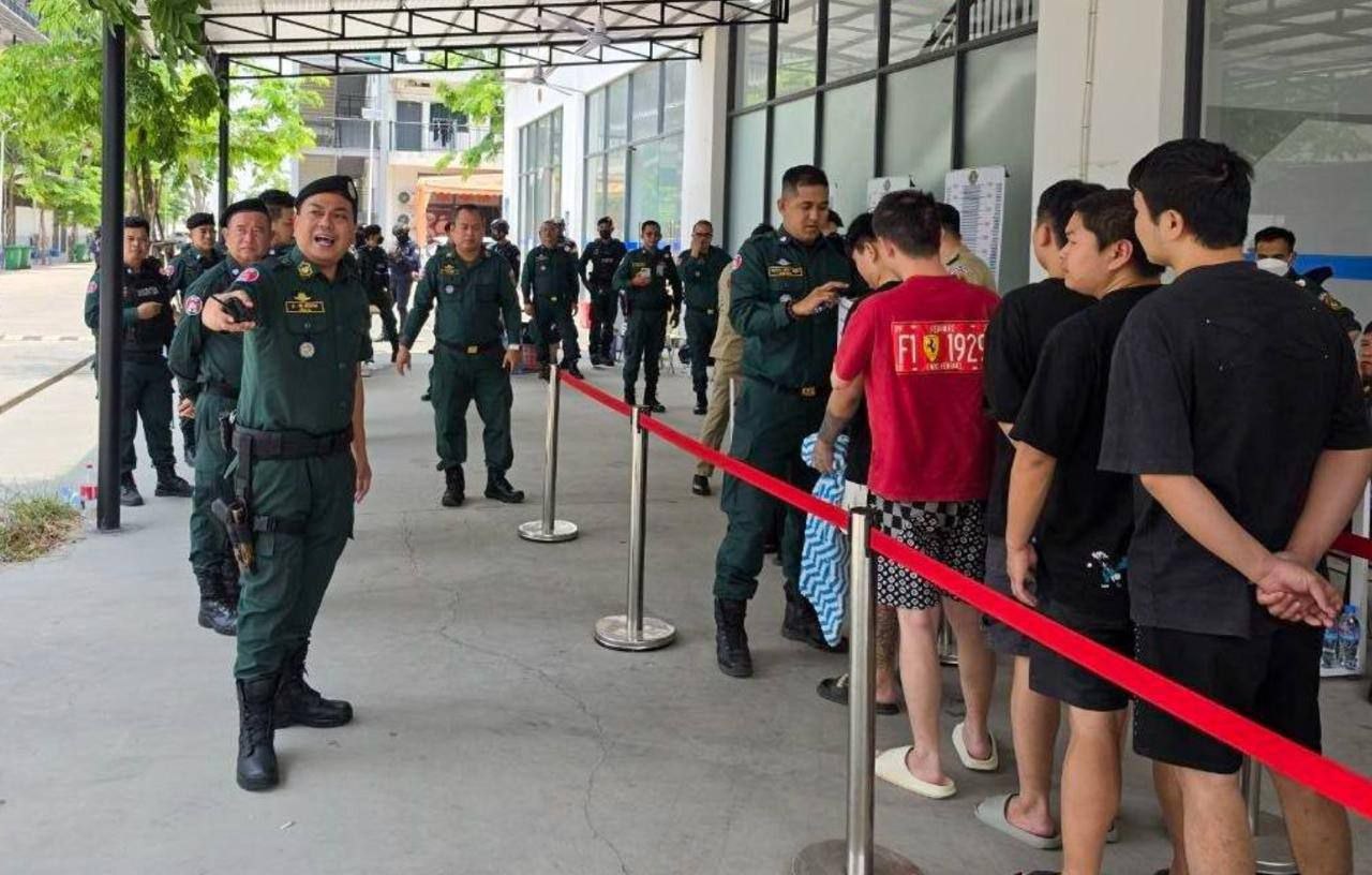 柬埔寨新闻 昨天柬移民总局接收了近千人!
