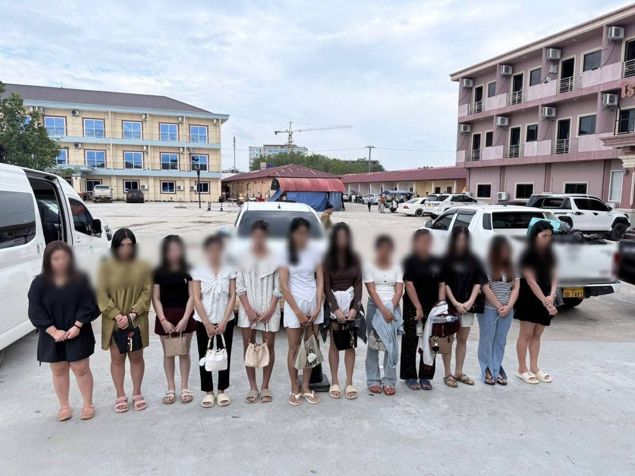 国际新闻 老挝金三角特外“99酒吧”今天抓捕159人【实际200多人,其余人数充值成功了】