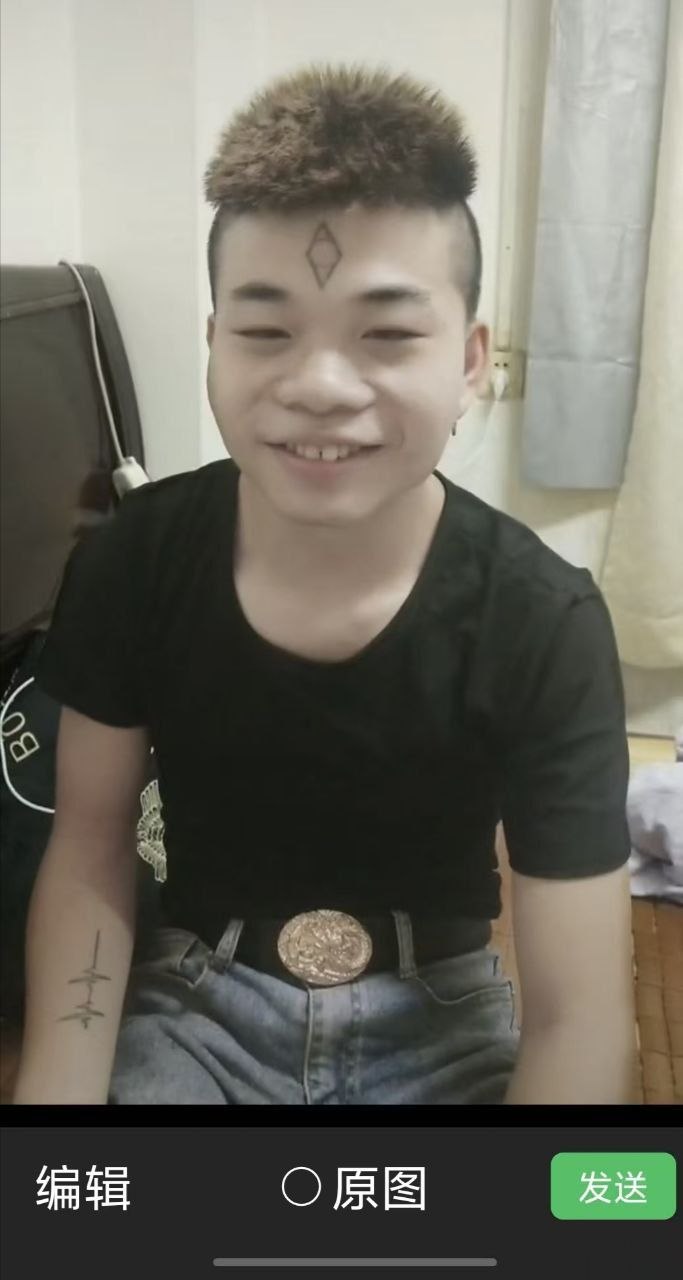 叶长松,广西南宁人儿子你都三年了,你为什么不联系我,求求园区老板高抬贵手见到我儿子让他跟妈妈联系一下!儿子是妈妈的心头肉,在这三年的时间,我坚熬着,每天吃不下睡不着,每天等着盼着子儿子能联系我