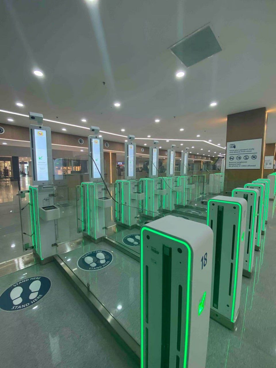 菲律宾新闻 马尼拉机场T3新增18台自助通关闸机,进入试运行阶段