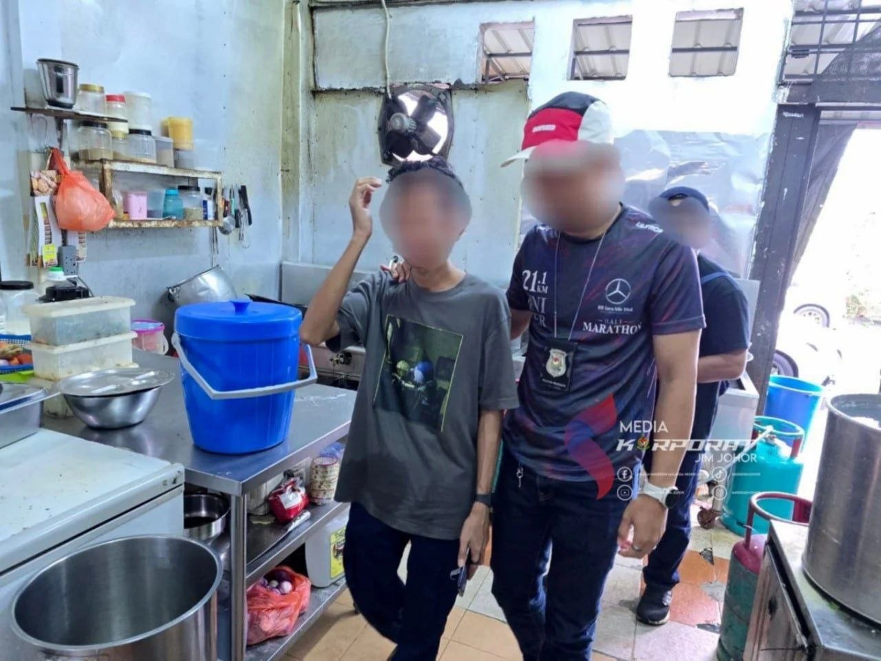 马来西亚 新山连查10处场所:33名非法外劳被捕,餐馆、洗车店、理发店都被扫