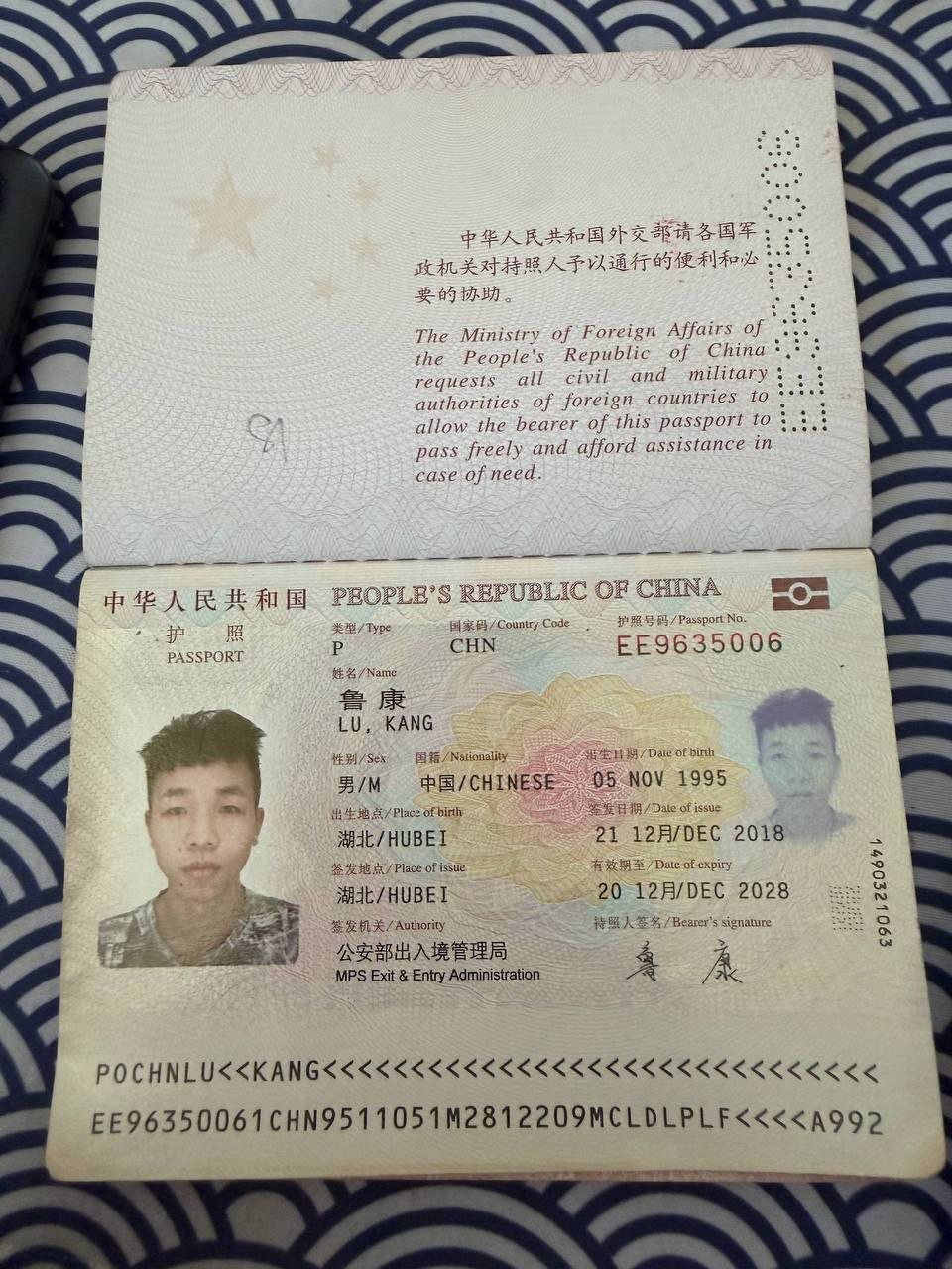 此人满嘴谎言,毫无江湖情义,欠钱不还,偷同事东西,手脚不干净,看你可怜,收留你,一点做人底线都没有,真是有人可怜你 ,帮你说话,让你安稳几个月,已经给你很多次机会了,柬埔寨,马来西亚,公司都避避坑、有线索提供,有重谢