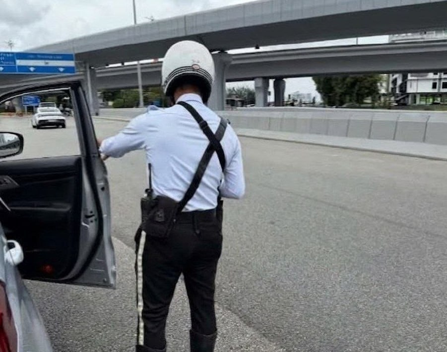 马来西亚 #警察 也开始勒索中国人了?开口就要2000马币
